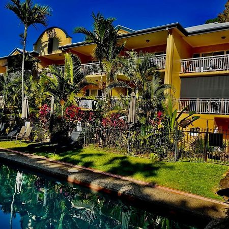 The York Beachfront Holiday Apartments Yorkeys Knob Exteriör bild
