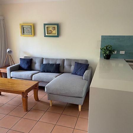 The York Beachfront Holiday Apartments Yorkeys Knob Exteriör bild