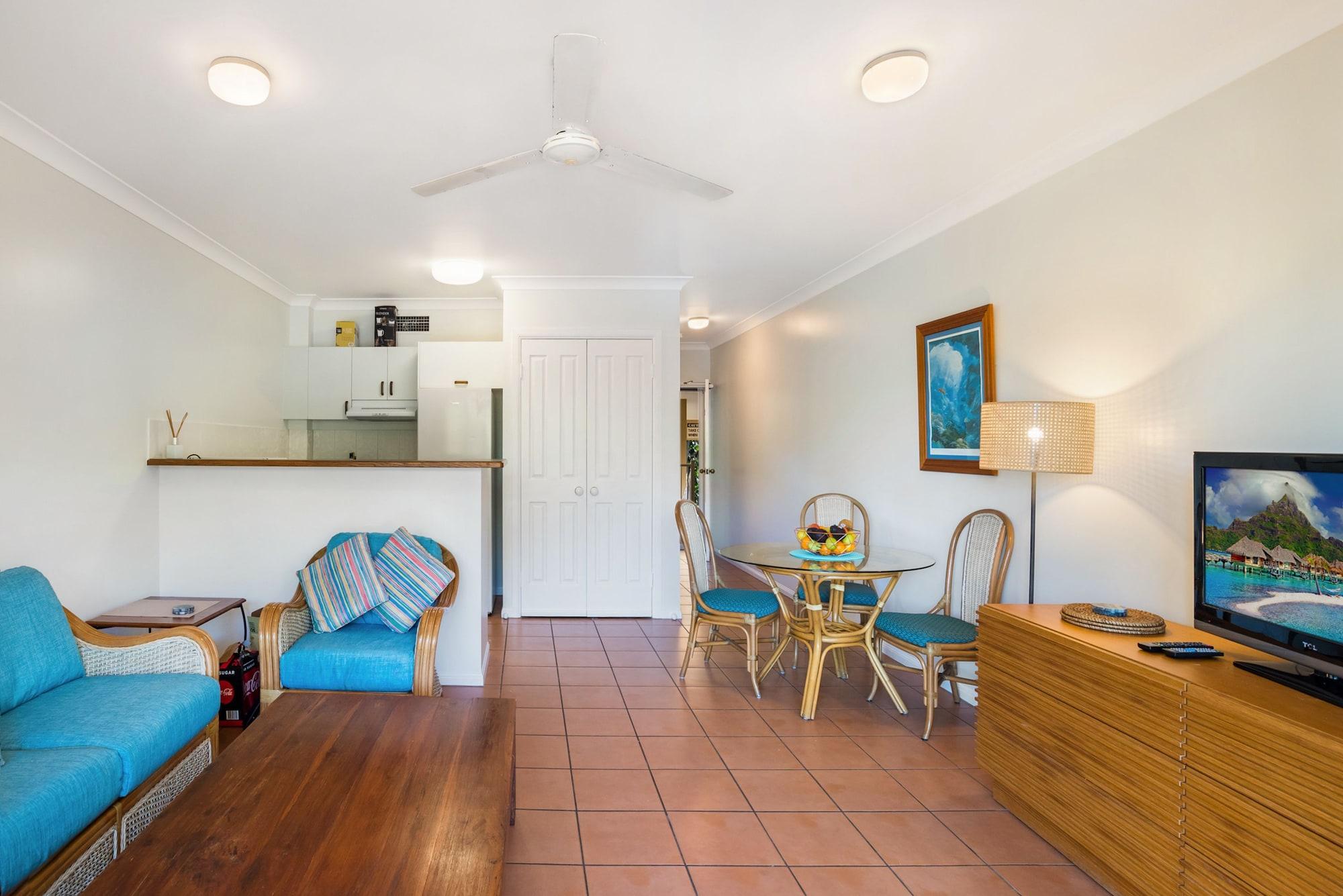 The York Beachfront Holiday Apartments Yorkeys Knob Exteriör bild