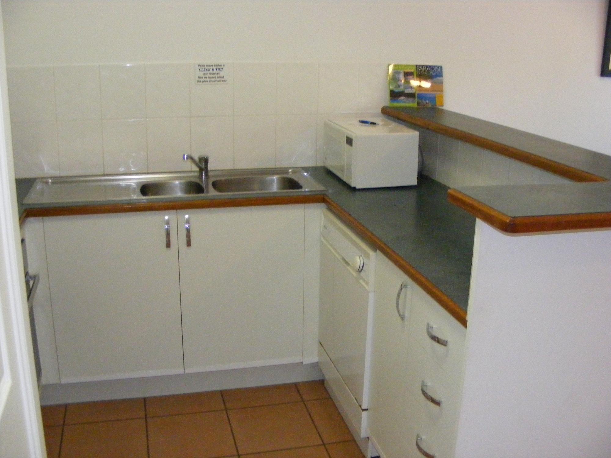 The York Beachfront Holiday Apartments Yorkeys Knob Exteriör bild