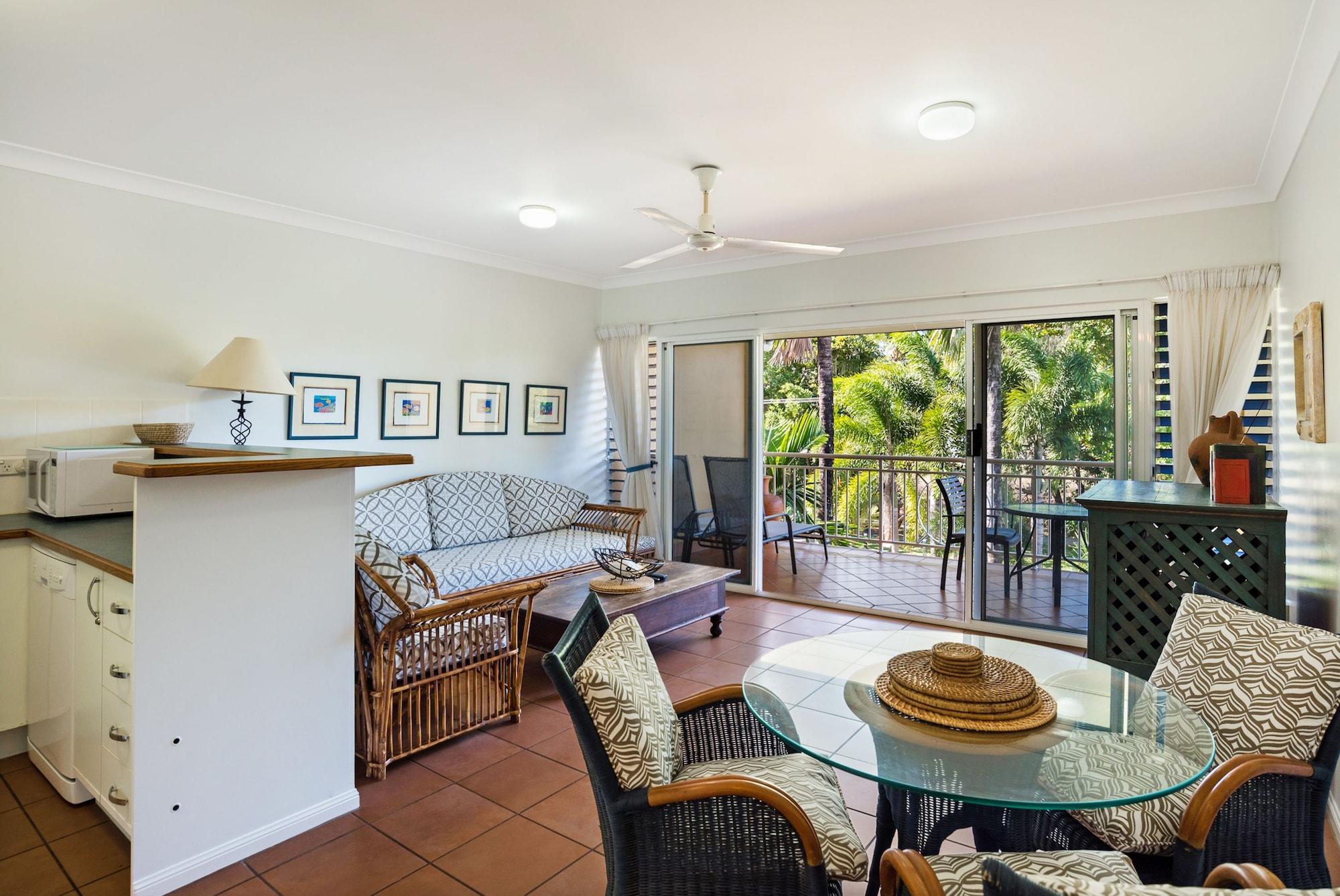 The York Beachfront Holiday Apartments Yorkeys Knob Exteriör bild