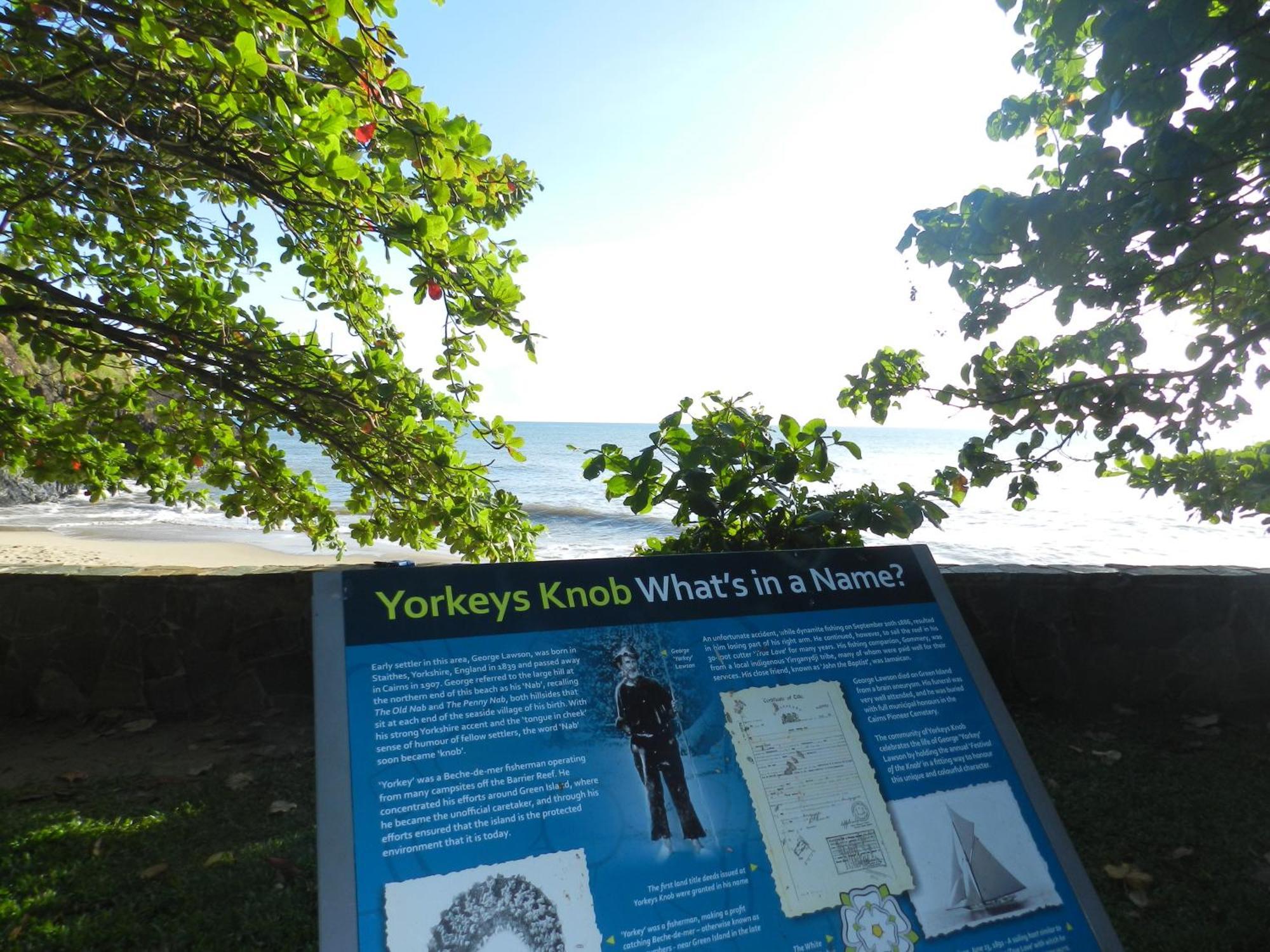 The York Beachfront Holiday Apartments Yorkeys Knob Exteriör bild