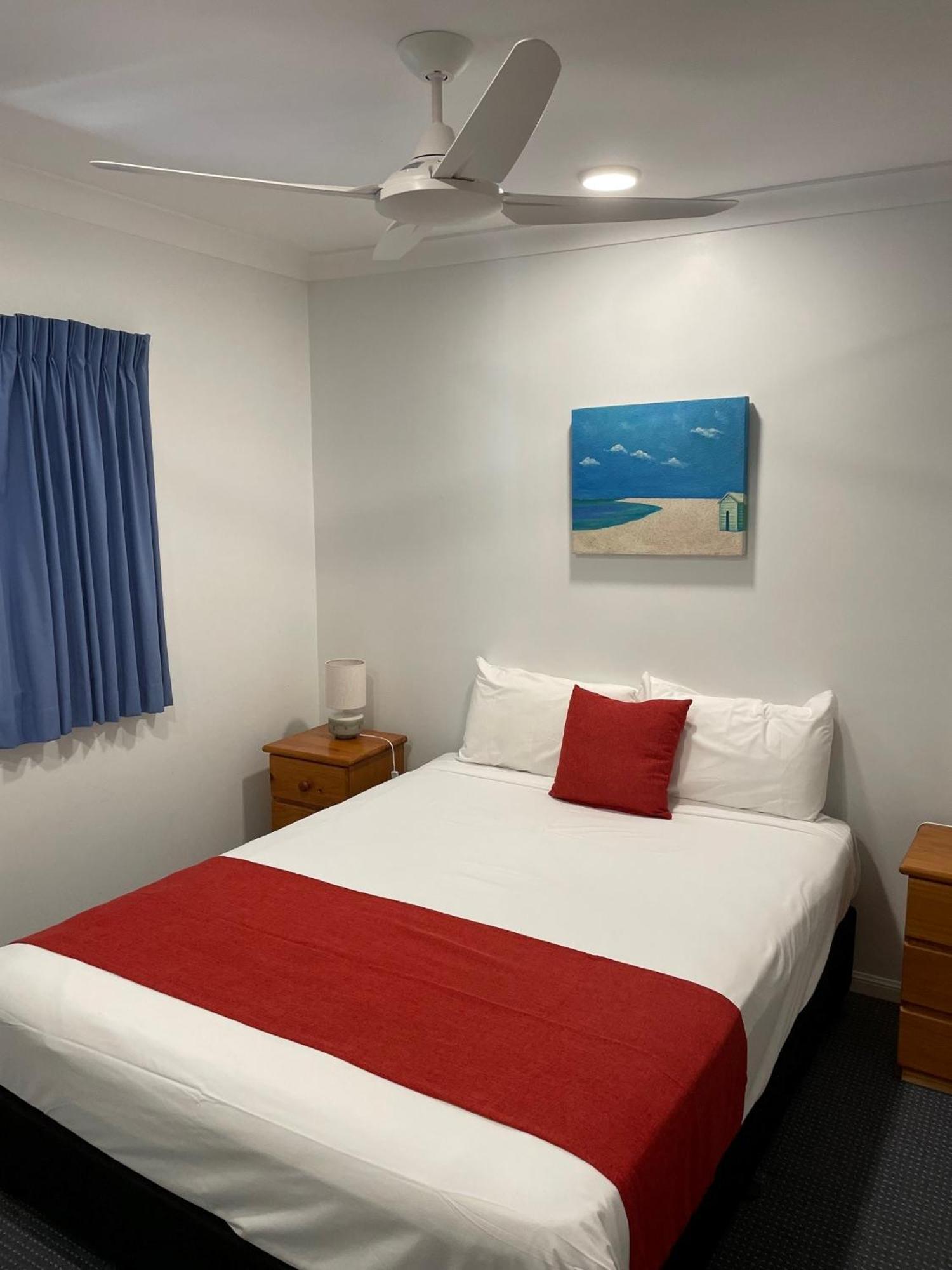 The York Beachfront Holiday Apartments Yorkeys Knob Exteriör bild