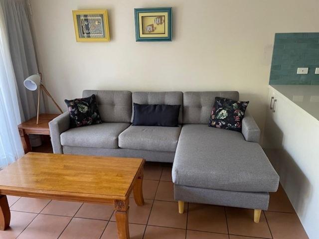 The York Beachfront Holiday Apartments Yorkeys Knob Exteriör bild