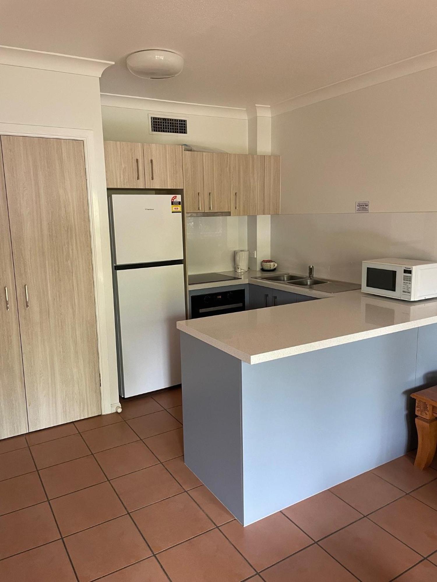 The York Beachfront Holiday Apartments Yorkeys Knob Exteriör bild