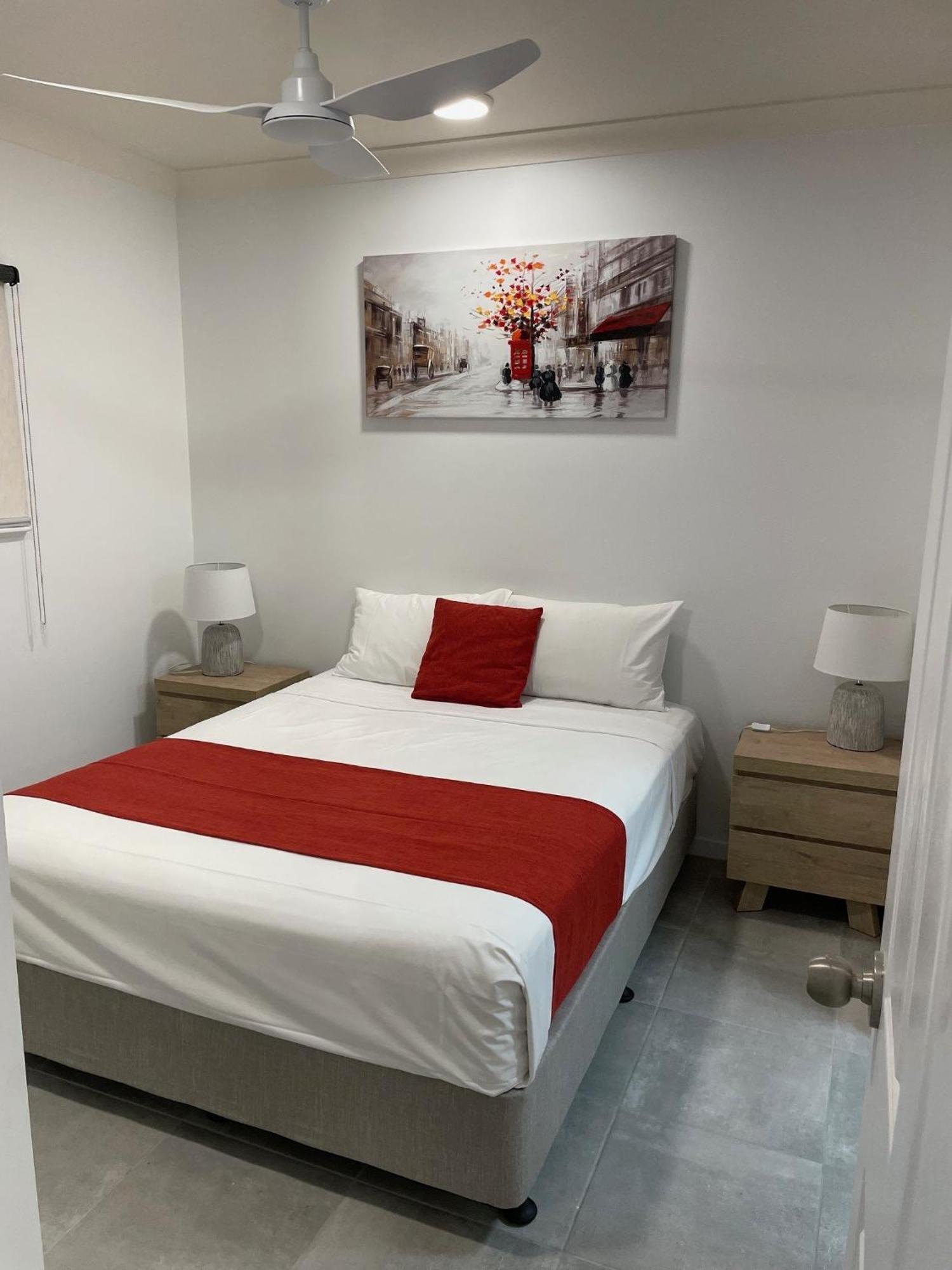 The York Beachfront Holiday Apartments Yorkeys Knob Exteriör bild