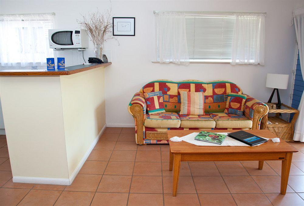 The York Beachfront Holiday Apartments Yorkeys Knob Exteriör bild