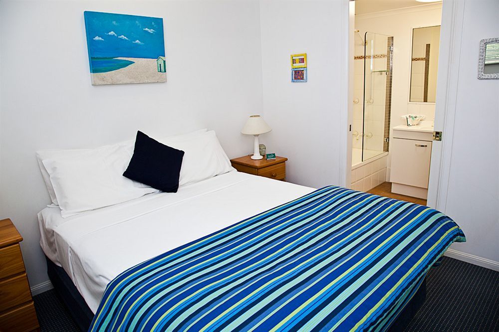 The York Beachfront Holiday Apartments Yorkeys Knob Exteriör bild