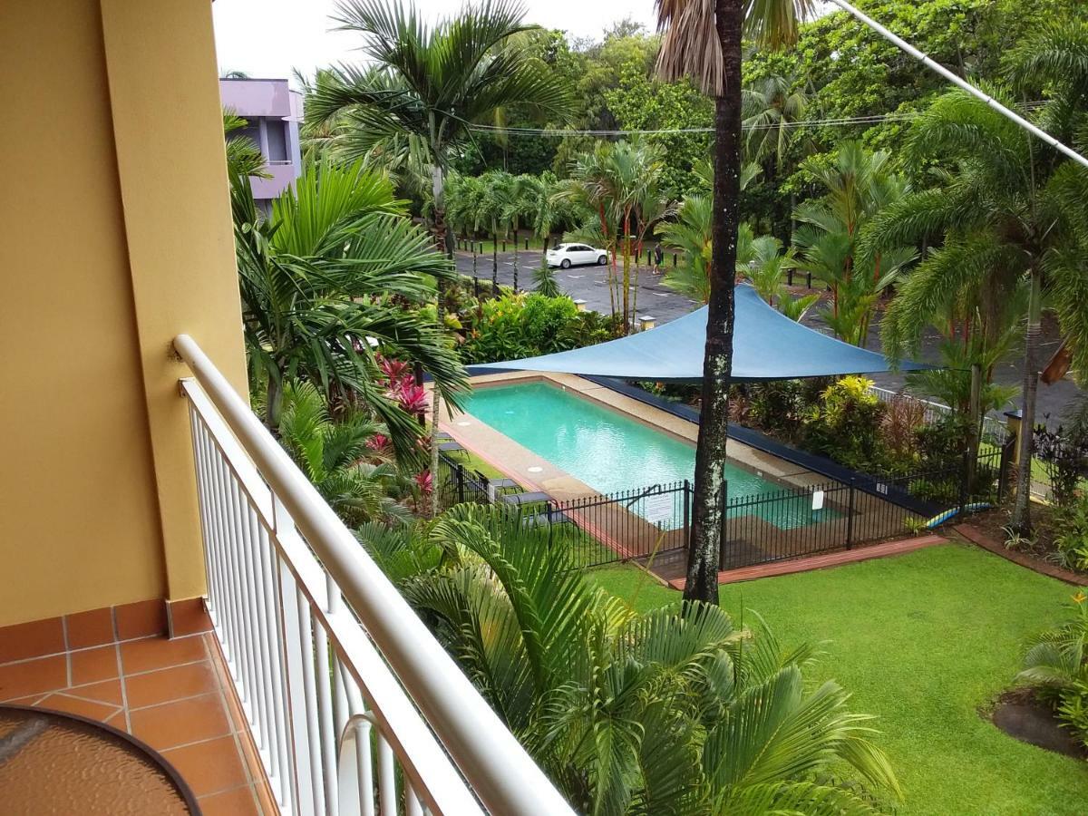 The York Beachfront Holiday Apartments Yorkeys Knob Exteriör bild