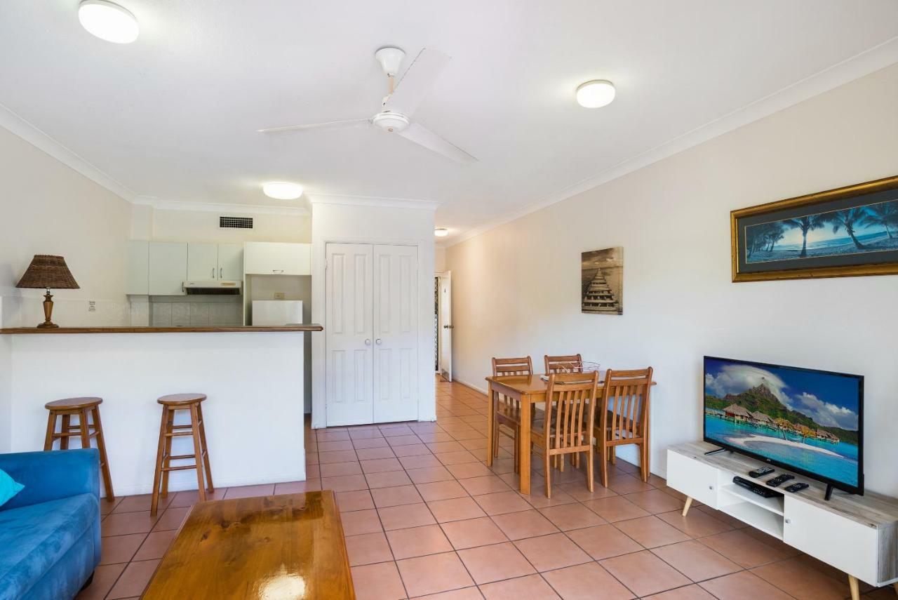 The York Beachfront Holiday Apartments Yorkeys Knob Exteriör bild