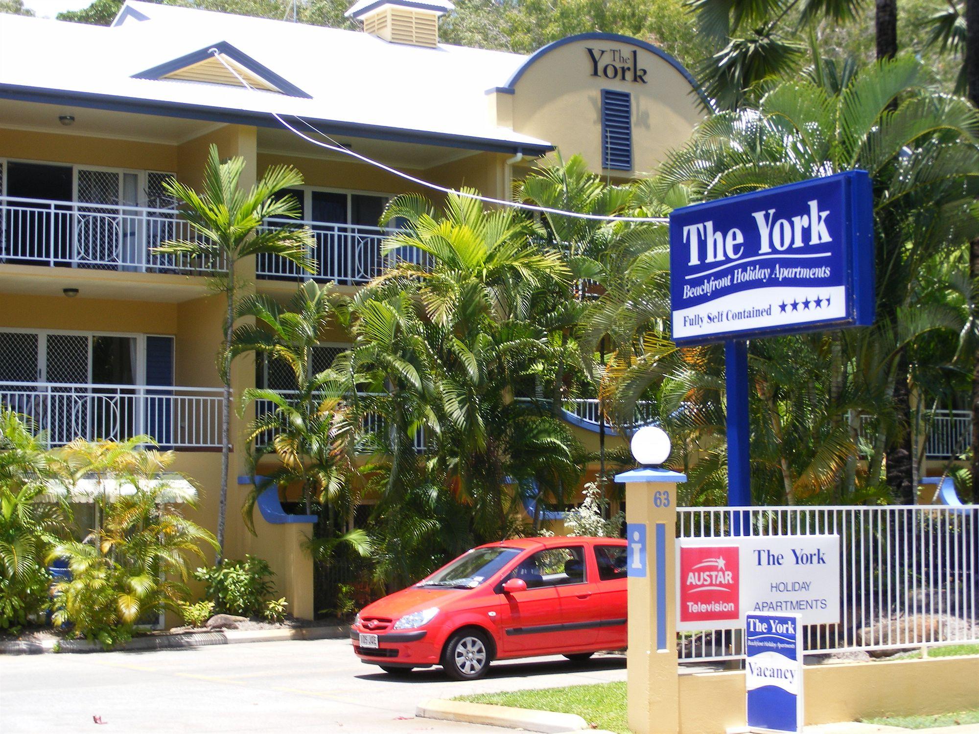 The York Beachfront Holiday Apartments Yorkeys Knob Exteriör bild